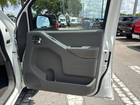 Used 2019 Nissan Frontier SV RWD image 13