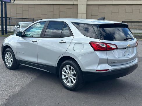 Used 2020 Chevrolet Equinox LS w/ LS Convenience Package image 4