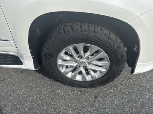 Used 2014 Lexus GX 460 image 16