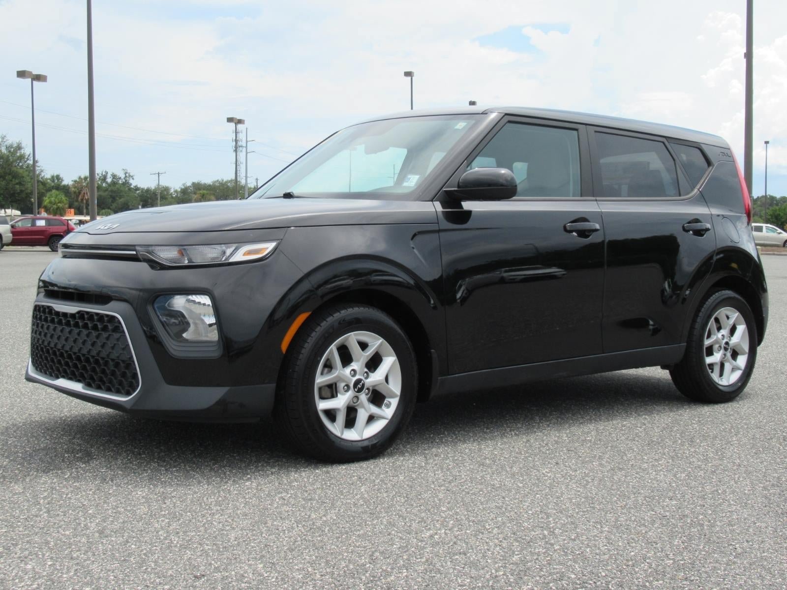 Used 2022 Kia Soul LX w/ Technology Package FWD image 3