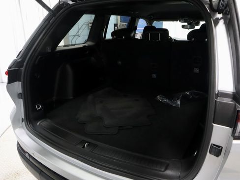 Used 2024 Jeep Grand Cherokee Altitude image 16