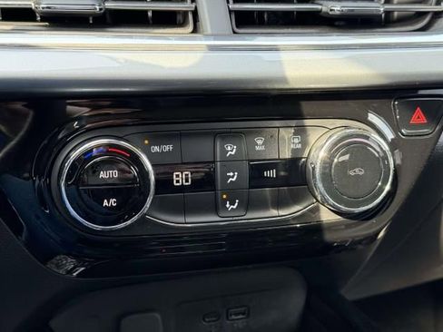 Used 2025 Chevrolet Trax LT FWD image 25