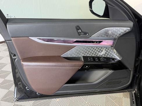Used 2024 BMW i7 eDrive50 w/ M Sport Package RWD image 13