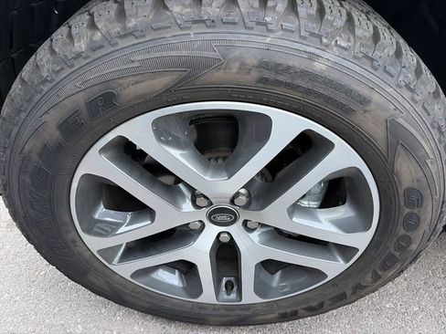 Used 2024 Land Rover Defender 90 S AWD/4WD image 4