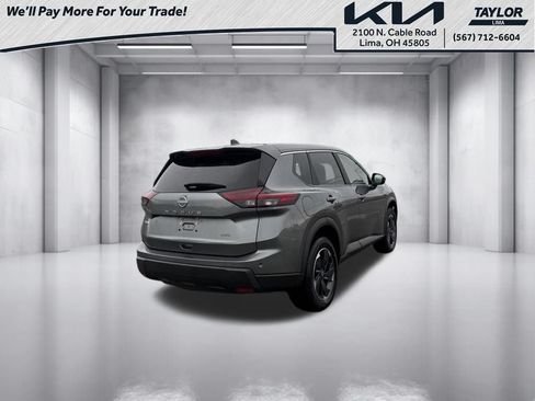 Used 2025 Nissan Rogue SV AWD/4WD image 2
