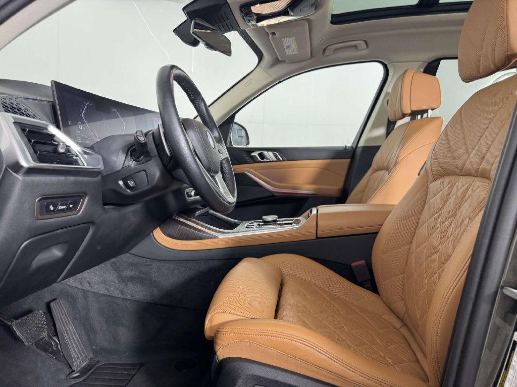 Used 2024 BMW X7 xDrive40i w/ Premium Package AWD/4WD image 4