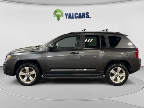 Used 2016 Jeep Compass Latitude AWD/4WD image 2