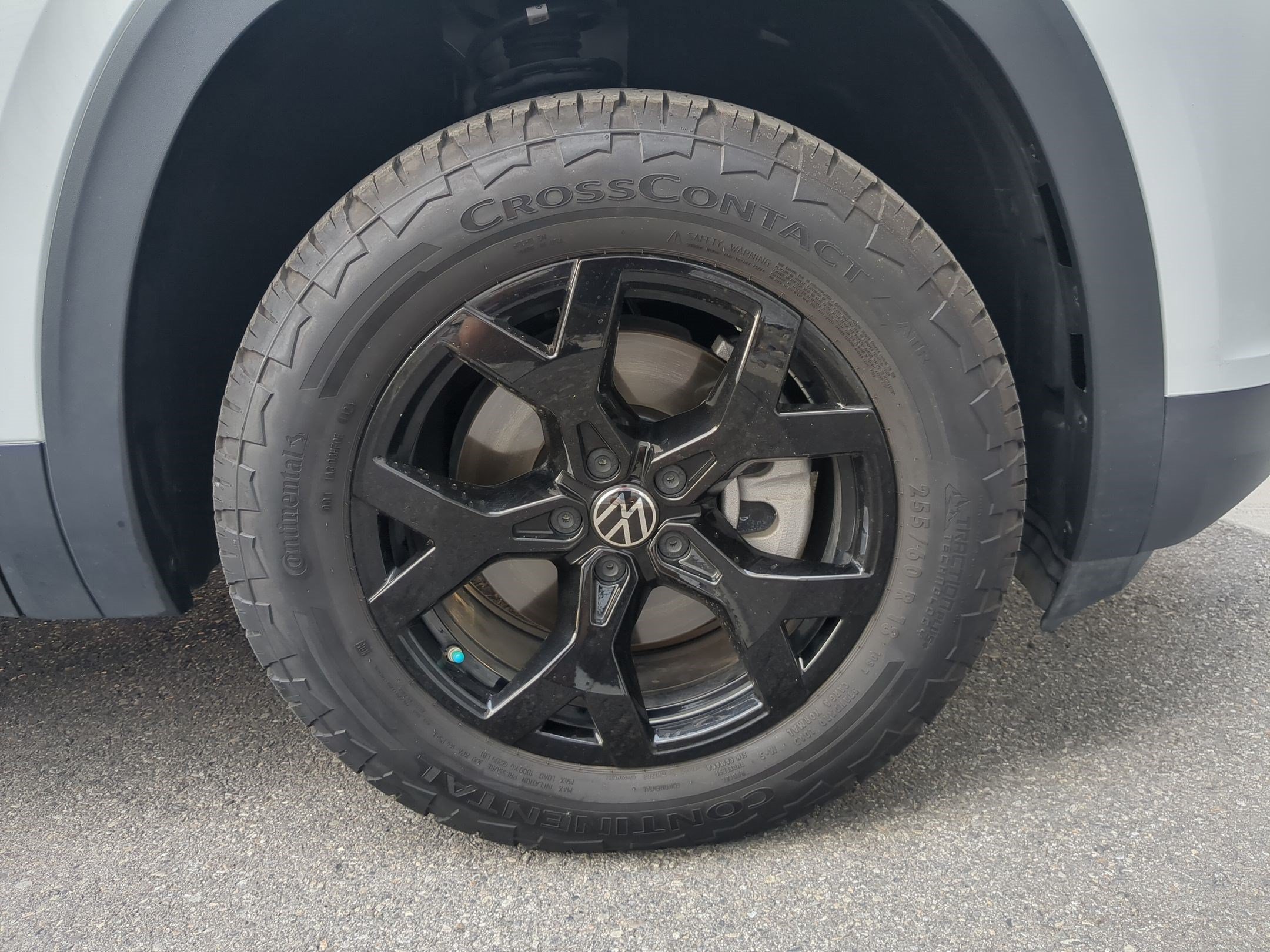 Used 2024 Volkswagen Atlas Peak Edition SE AWD/4WD image 35