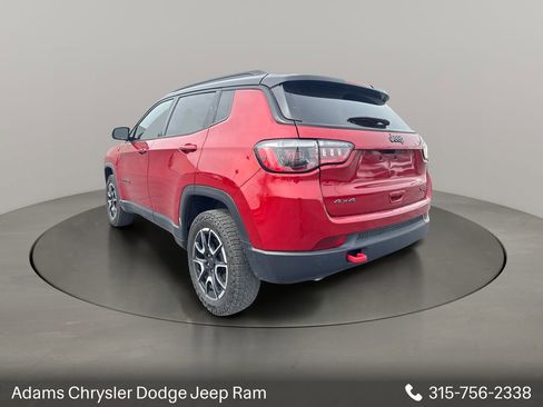 Used 2025 Jeep Compass Trailhawk AWD/4WD image 5