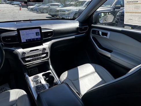 Certified 2021 Ford Explorer XLT w/ Equipment Group 202A AWD/4WD image 17
