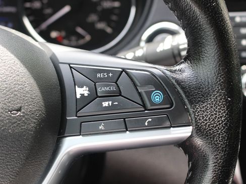 Used 2020 Nissan Rogue SV w/ Premium Package image 21