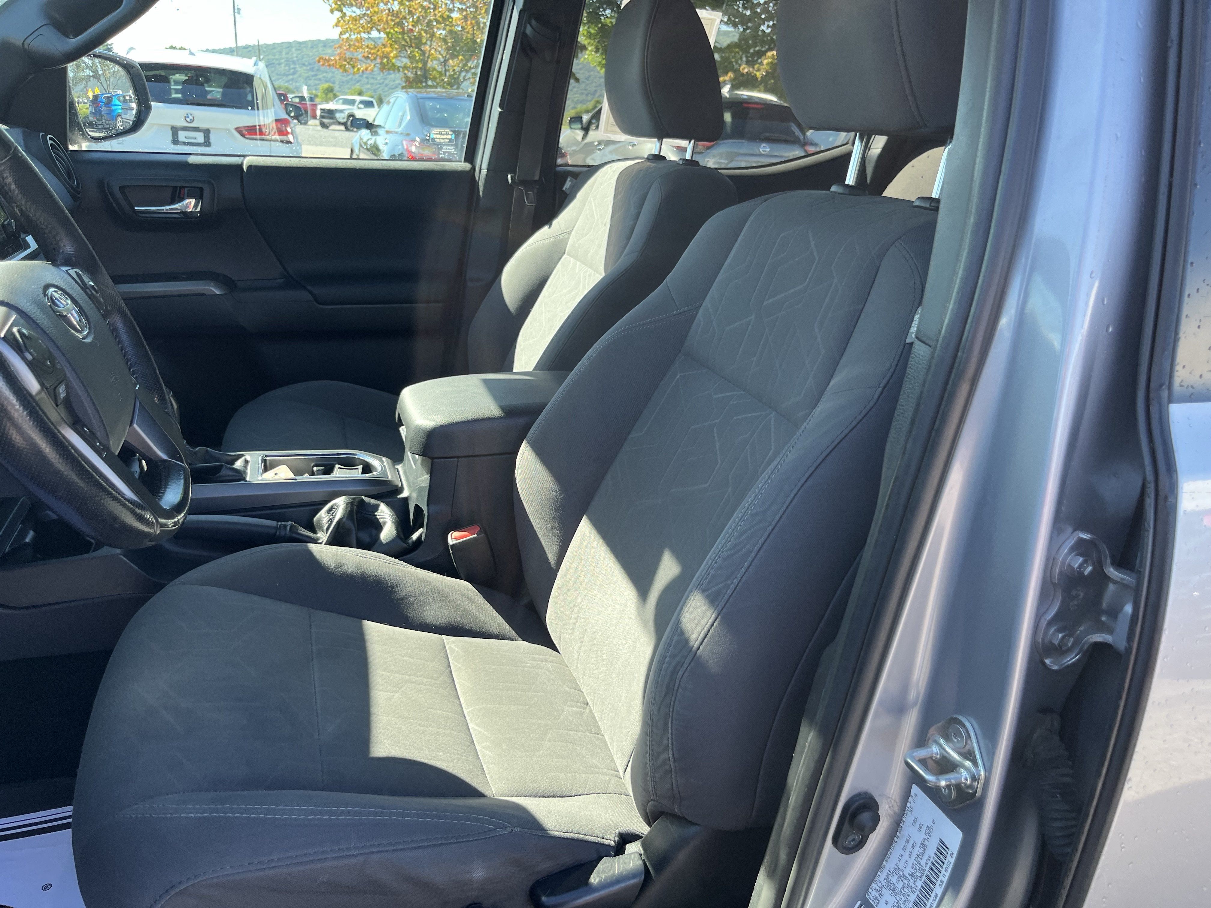Used 2019 Toyota Tacoma TRD Off-Road AWD/4WD image 10