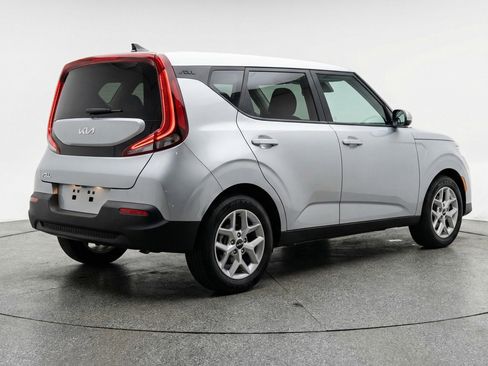Used 2025 Kia Soul LX w/ LX Technology Package FWD image 9
