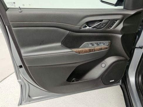 Used 2023 GMC Acadia Denali w/ Denali Ultimate Package image 11