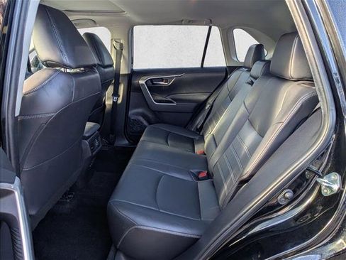 Used 2021 Toyota RAV4 XLE Premium image 15