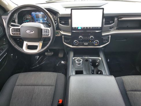 Used 2023 Ford Expedition XLT image 11