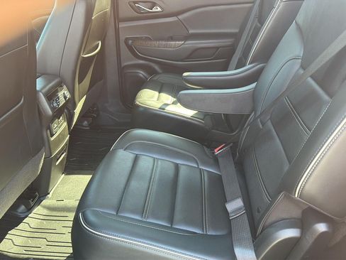 Used 2023 GMC Acadia Denali AWD/4WD image 9