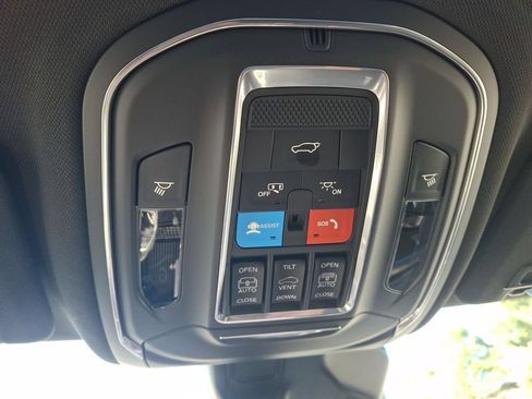 New 2025 Jeep Grand Cherokee Limited w/ Black Appearance Package AWD/4WD image 23
