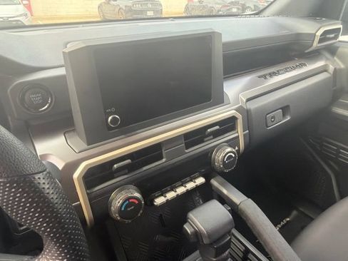 Used 2025 Toyota Tacoma SR5 AWD/4WD image 5