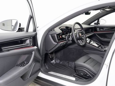Used 2025 Porsche Panamera 4 image 7