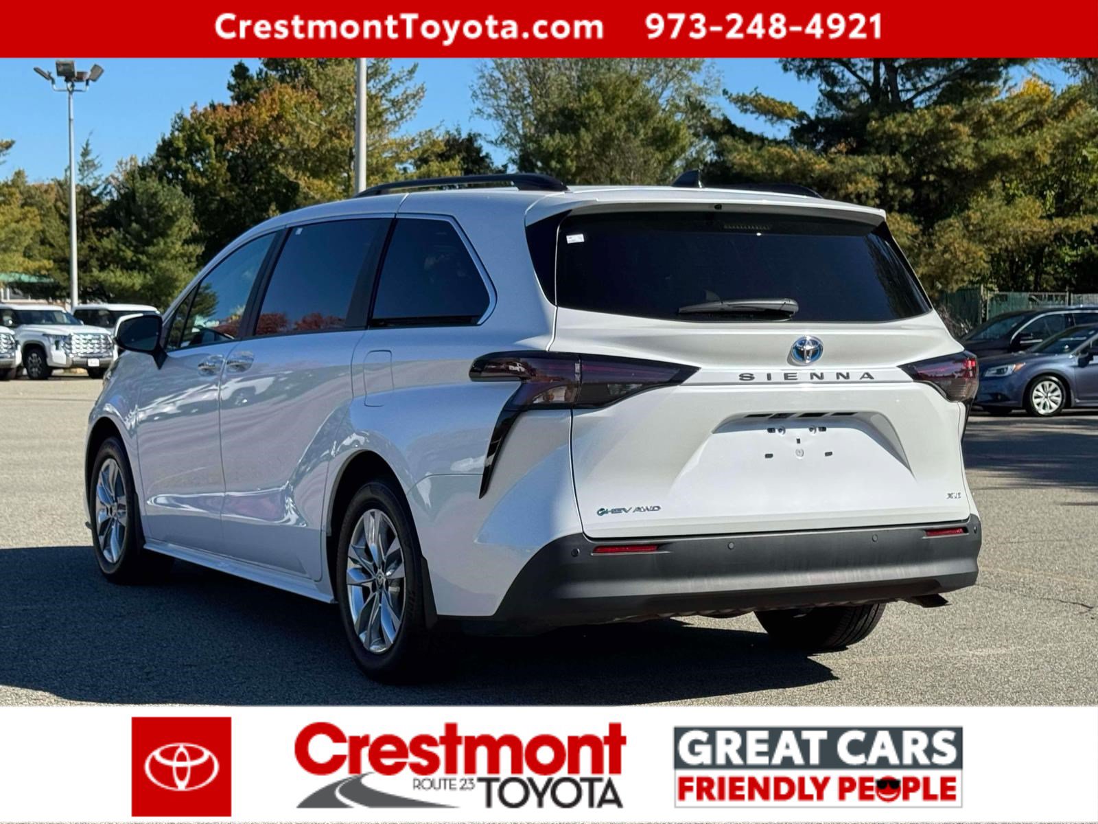 Used 2025 Toyota Sienna XLE w/ XLE Plus Package AWD/4WD image 4