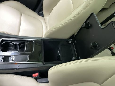 Used 2019 Jaguar F-PACE Premium image 26