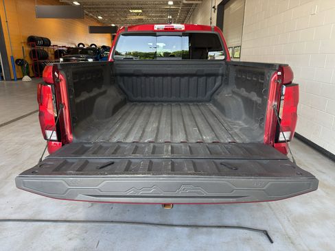 Used 2024 Chevrolet Colorado LT w/ LT Convenience Package II AWD/4WD image 15