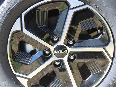 New 2026 Kia Niro EX FWD image 17