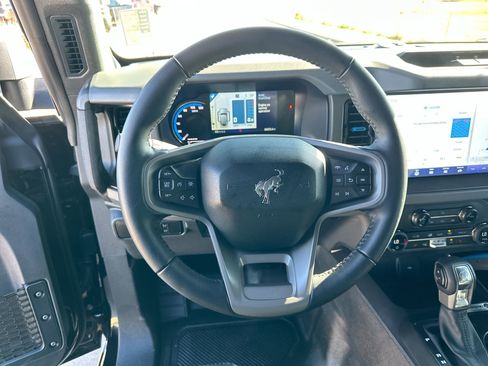 Used 2024 Ford Bronco Black Diamond image 14