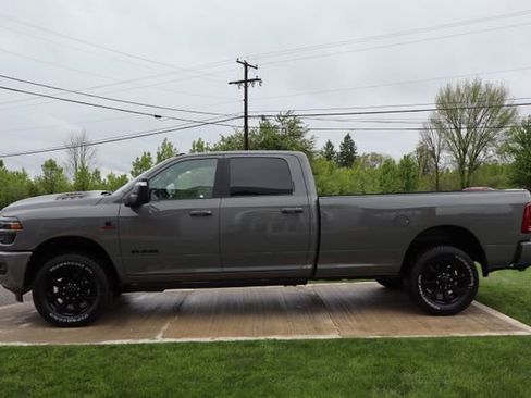 New 2026 RAM 3500 Laramie AWD/4WD image 37