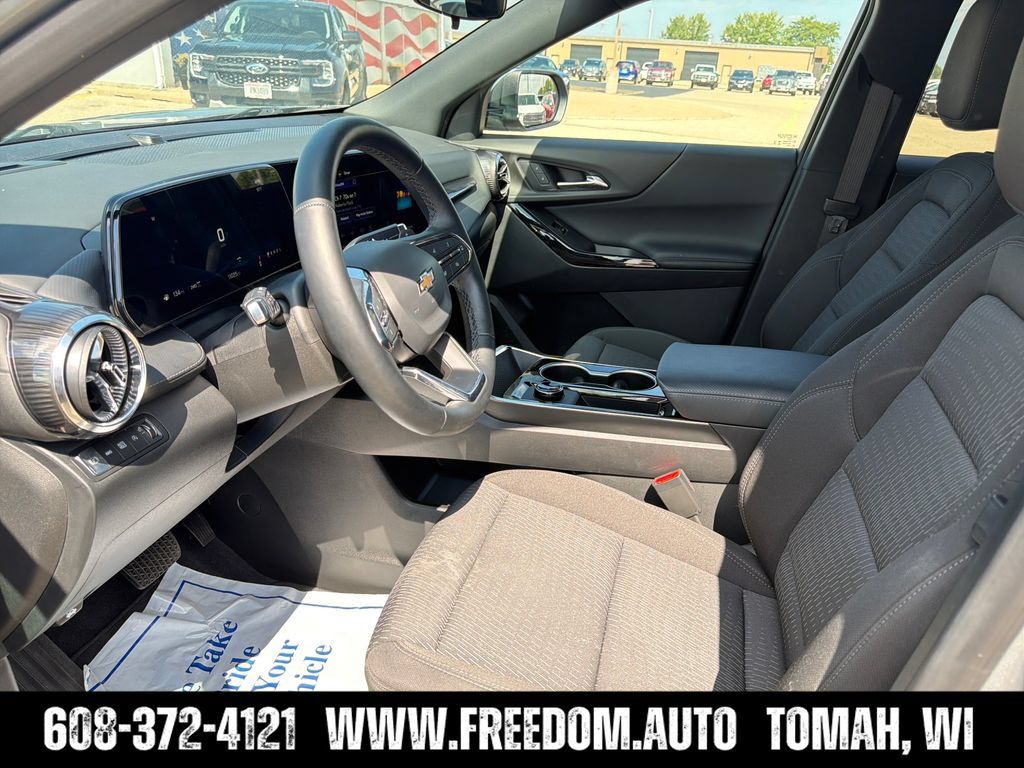 Used 2026 Chevrolet Equinox LT AWD/4WD image 22