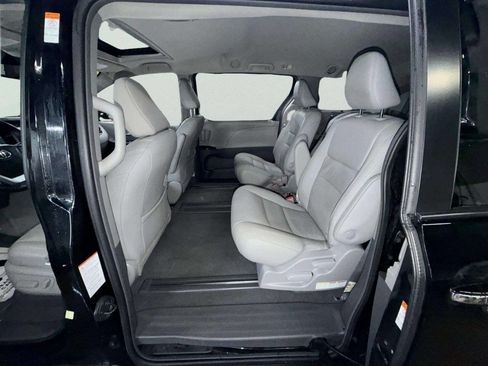 Used 2019 Toyota Sienna XLE w/ XLE Navigation Package image 20