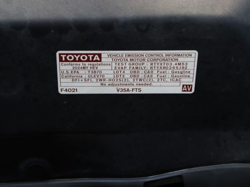Used 2024 Toyota Sequoia Capstone AWD/4WD image 18