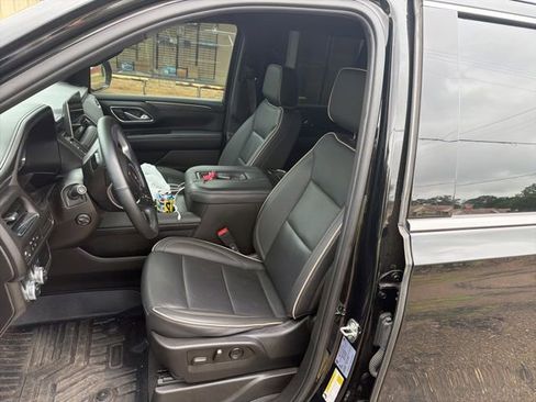 Used 2024 GMC Yukon SLT w/ SLT Luxury Package RWD image 7