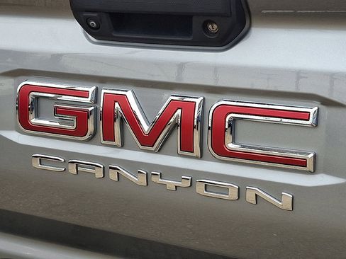 Used 2023 GMC Canyon AT4 image 28