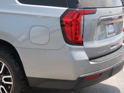 Used 2024 GMC Yukon AT4 w/ Technology Package AWD/4WD image 16