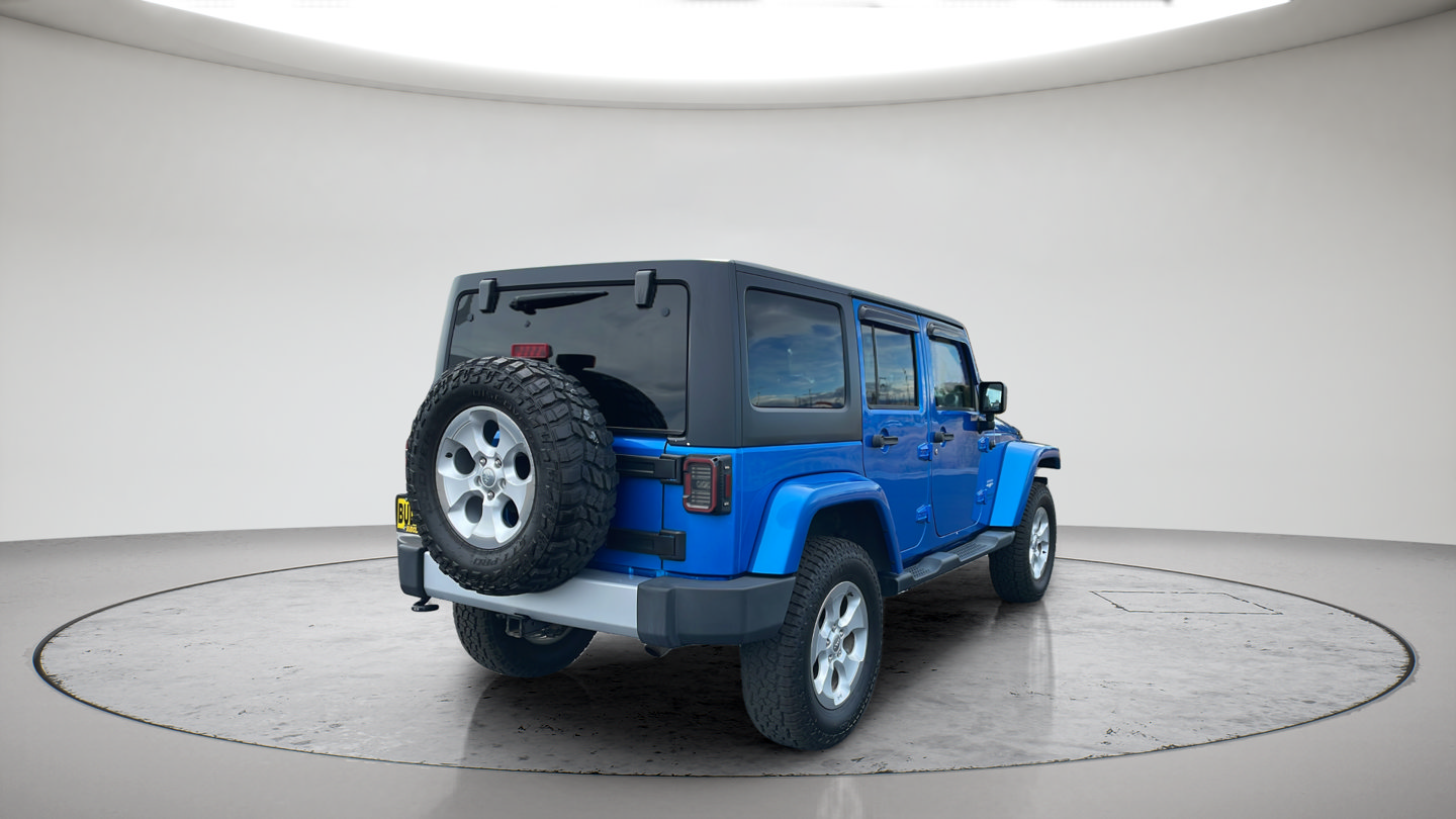 Used 2014 Jeep Wrangler Unlimited Sahara w/ Dual Top Group AWD/4WD image 5