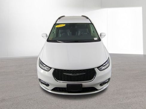 Used 2021 Chrysler Pacifica Touring-L image 41