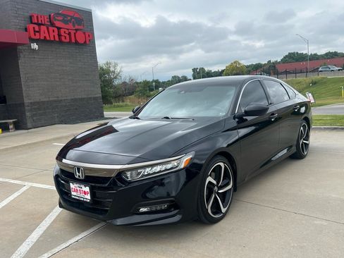 Used 2019 Honda Accord Sport image 2