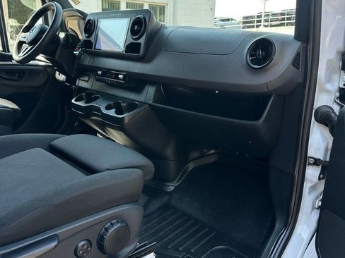 Used 2023 Mercedes-Benz Sprinter 2500 image 28