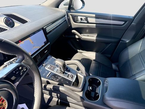 Used 2020 Porsche Cayenne AWD/4WD image 26
