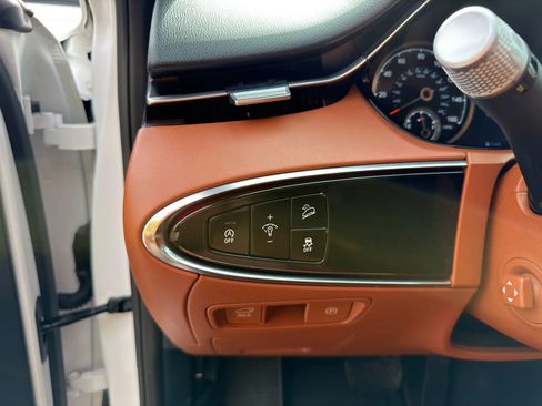 Used 2023 Genesis GV70 2.5T w/ Advanced Package image 27