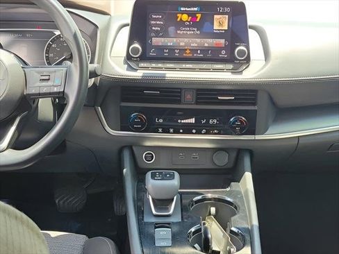 Used 2023 Nissan Rogue SV FWD image 16