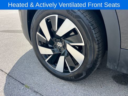 Certified 2025 Volkswagen Atlas Cross Sport SE FWD image 12