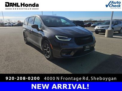 Used 2022 Chrysler Pacifica Limited w/ S Appearance Package