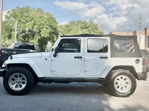 Used 2013 Jeep Wrangler Unlimited Sahara w/ Connectivity Group AWD/4WD image 8