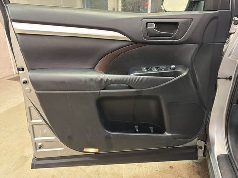 Used 2015 Toyota Highlander Plus image 13