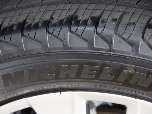 Used 2025 Toyota RAV4 XLE Premium image 31