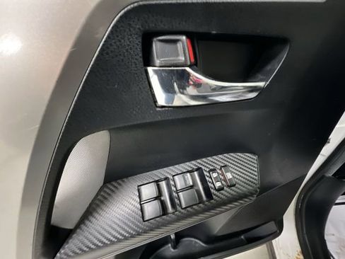 Used 2015 Toyota RAV4 XLE AWD/4WD image 21