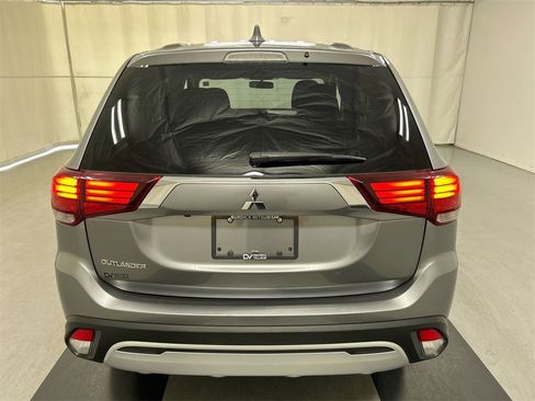Used 2020 Mitsubishi Outlander ES image 21